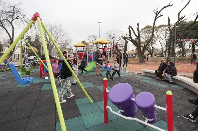 Inauguraron la obra de puesta en valor de la plaza Santo Domingo en Ezpeleta