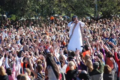 La filosofía de Ravi Shankar llega a Quilmes: yoga y meditación en barrios vulnerables