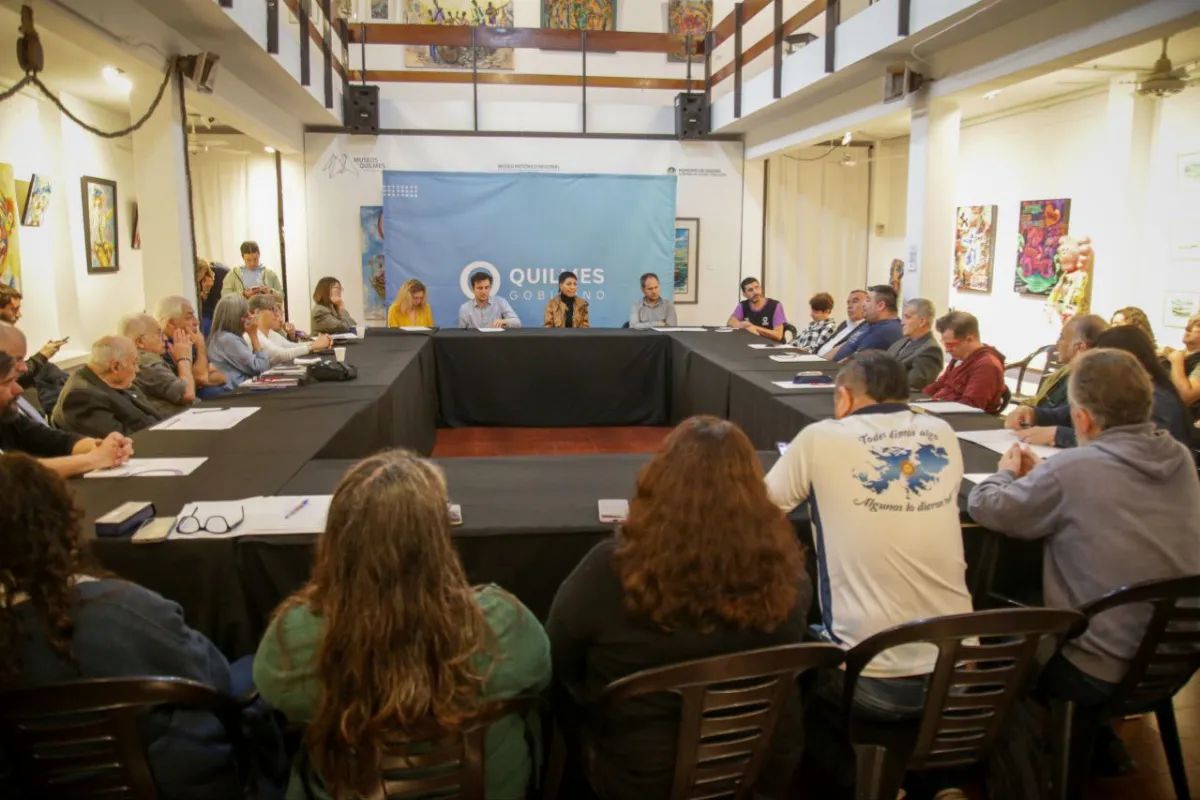 Mayra Mendoza encabezó una reunión con integrantes de instituciones históricas del distrito