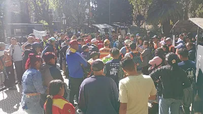 Trapitos marcharon a la Municipalidad para exigir que los dejen trabajar