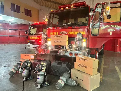Los Bomberos de Bernal ya cuentan con nuevos equipos de respiración autónoma gracias a la solidaridad de la comunidad