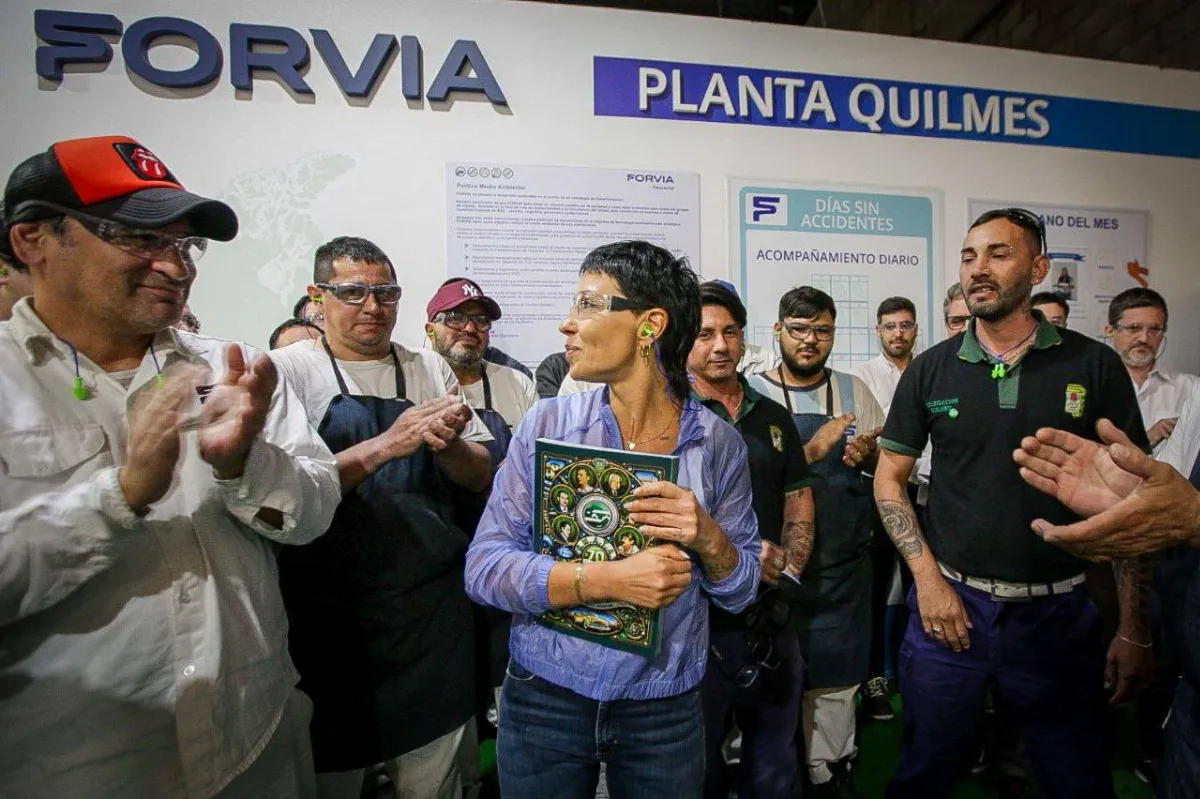 Mayra Mendoza recorrió una planta de autopartes y dialogó con representantes de SMATA
