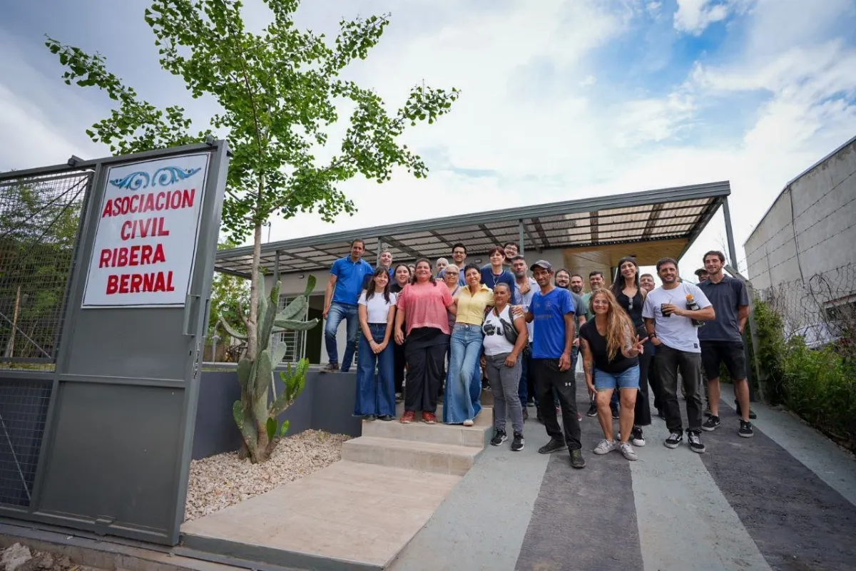 Mayra Mendoza recorrió el nuevo espacio de la Asociación Civil "Ribera de Bernal"