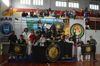 Alumnos del dojo Leones de Ezpeleta se consagraron bicampeones argentinos de Karate