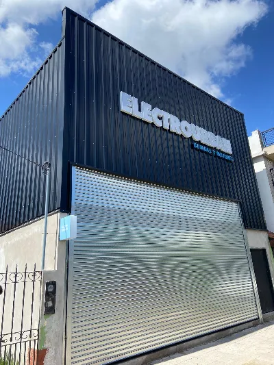 Electrourban inaugura su nuevo local y celebra más de 45 años de historia