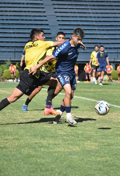 Empate y caída del “Cervecero” frente a Comunicaciones