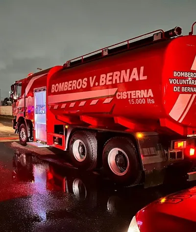 Bomberos de Bernal rescataron a dos ancianas de un incendio