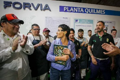 Mayra Mendoza recorrió una planta de autopartes y dialogó con representantes de SMATA