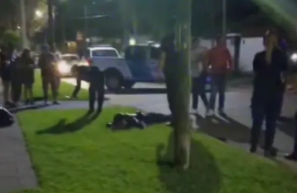 Intentaron robarle la bici a un policía: Se defendió a los tiros e hirió a un delincuente