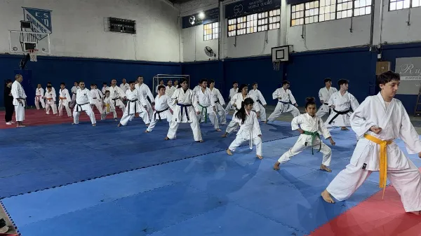 Histórico seminario internacional de Karate-Do en el Club Quilmes Oeste