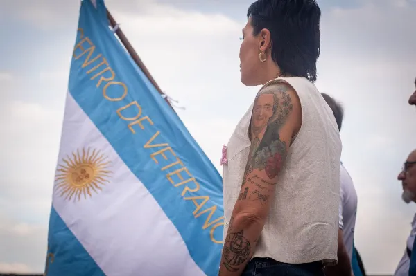 Mayra Mendoza acompañó a los Veteranos de Malvinas en la inauguración del playón "José Pepe Valdez"