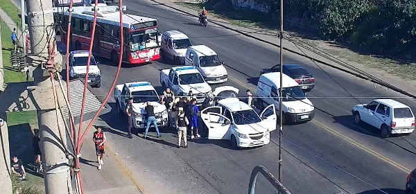 Detienen un vehículo vinculado a un caso de extorsión gracias al sistema lector de patentes en Quilmes