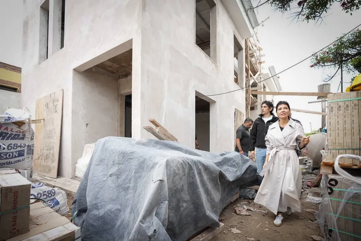 Mayra Mendoza supervisó los avances de obra de la nueva comisaría en Don Bosco