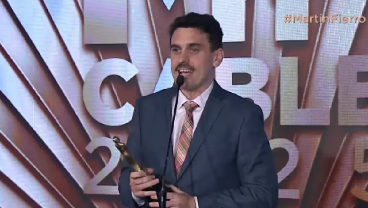 Manu Jove ganó el Martín Fierro y lo celebró con un “Aguante Quilmes” desde el escenario