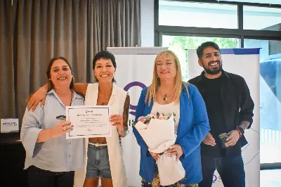 Mayra Mendoza entregó certificados de habilitación a más de 20 comercios