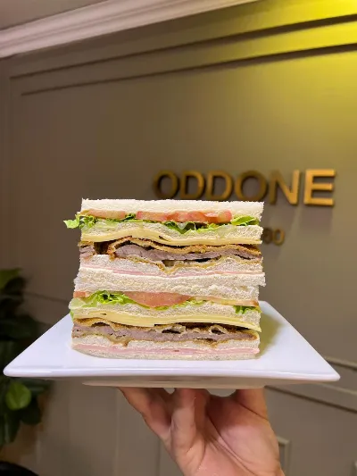 Furor por los sanguches de miga con milanesa de una histórica confitería quilmeña