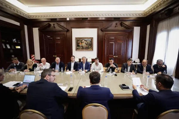 El Gobierno Provincial impulsa obras clave de iluminación en Domselaar y la Ruta 210