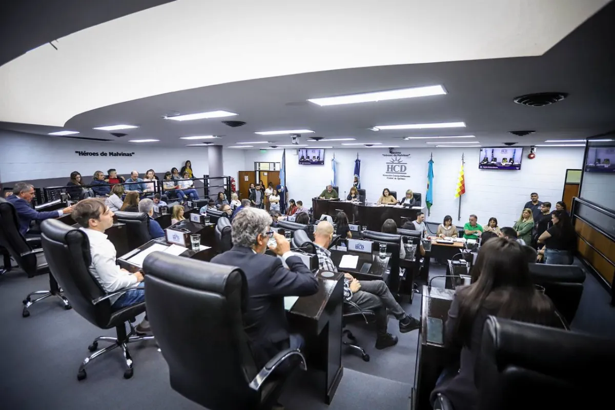 Doble sesión en el Concejo Deliberante: Licencia para Mayra y cambios en la Defensoría del Pueblo