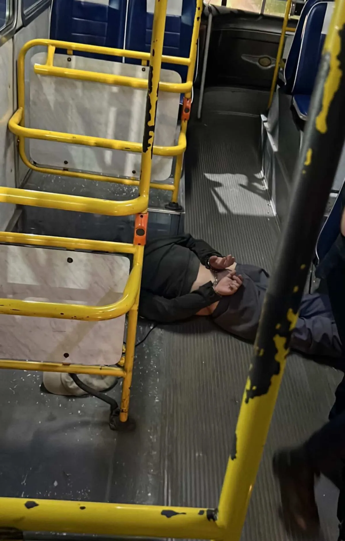 De película: agredió al chofer y se fugó con un colectivo en Quilmes Oeste