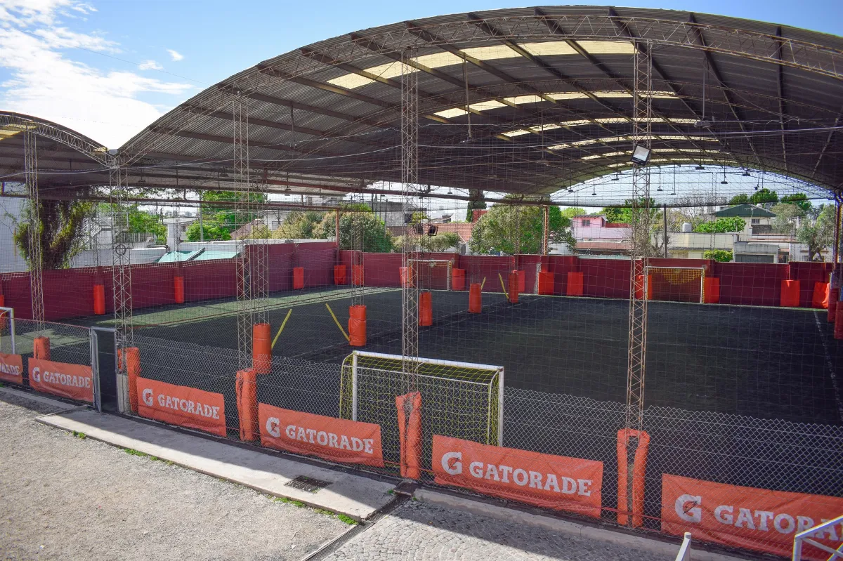 Un hombre murió mientras jugaba al fútbol en Quilmes Oeste