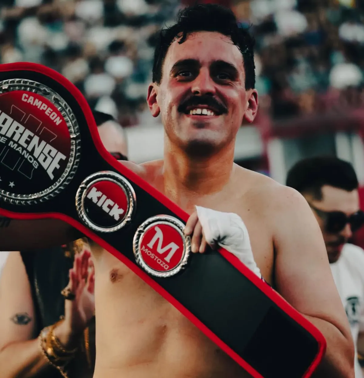 El periodista quilmeño Manu Jove ganó por KO Técnico en "Párense de Mano"