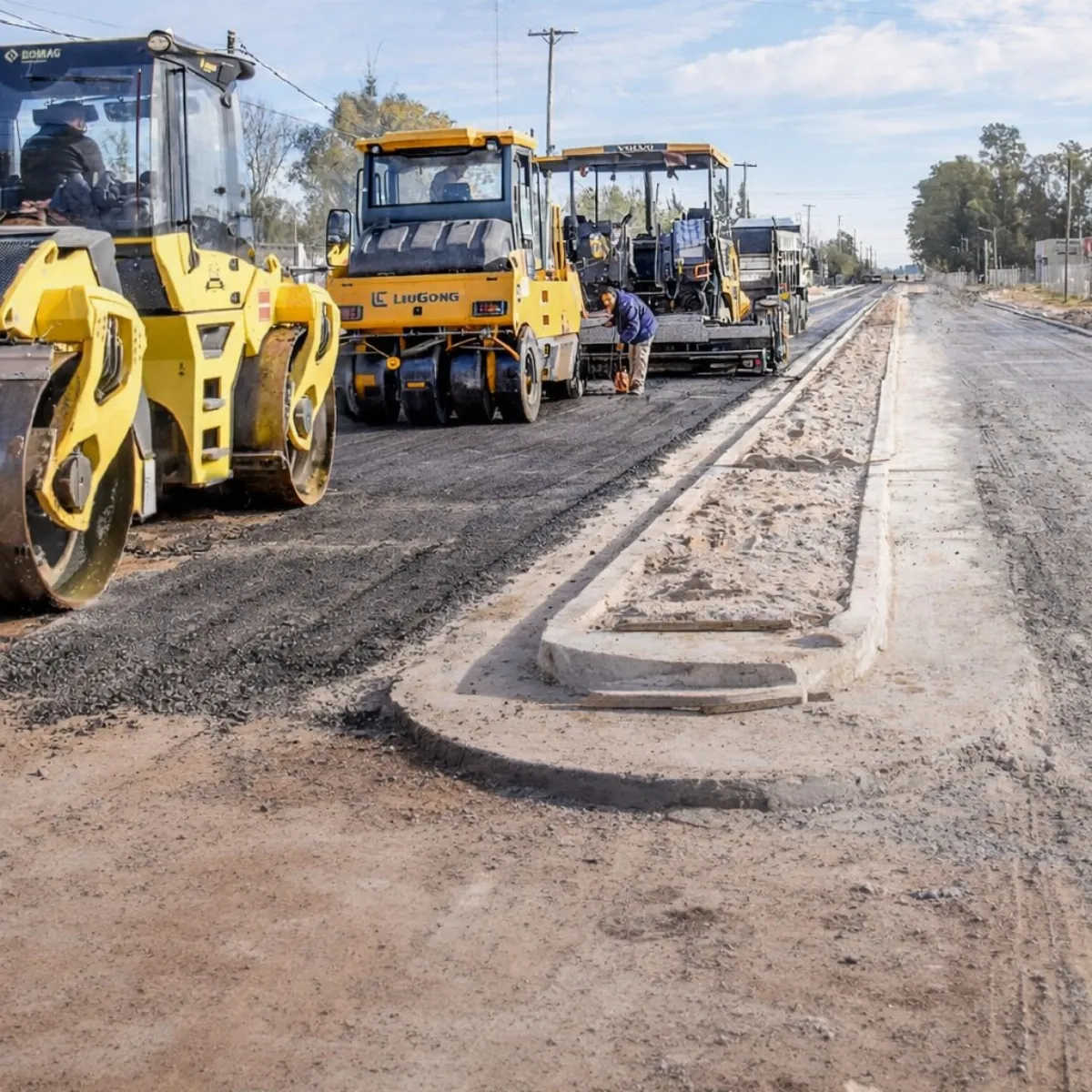Avanza la pavimentación de la calle Sargento Cabral: Mejora la seguridad vial y la circulación en los barrios de Domselaar