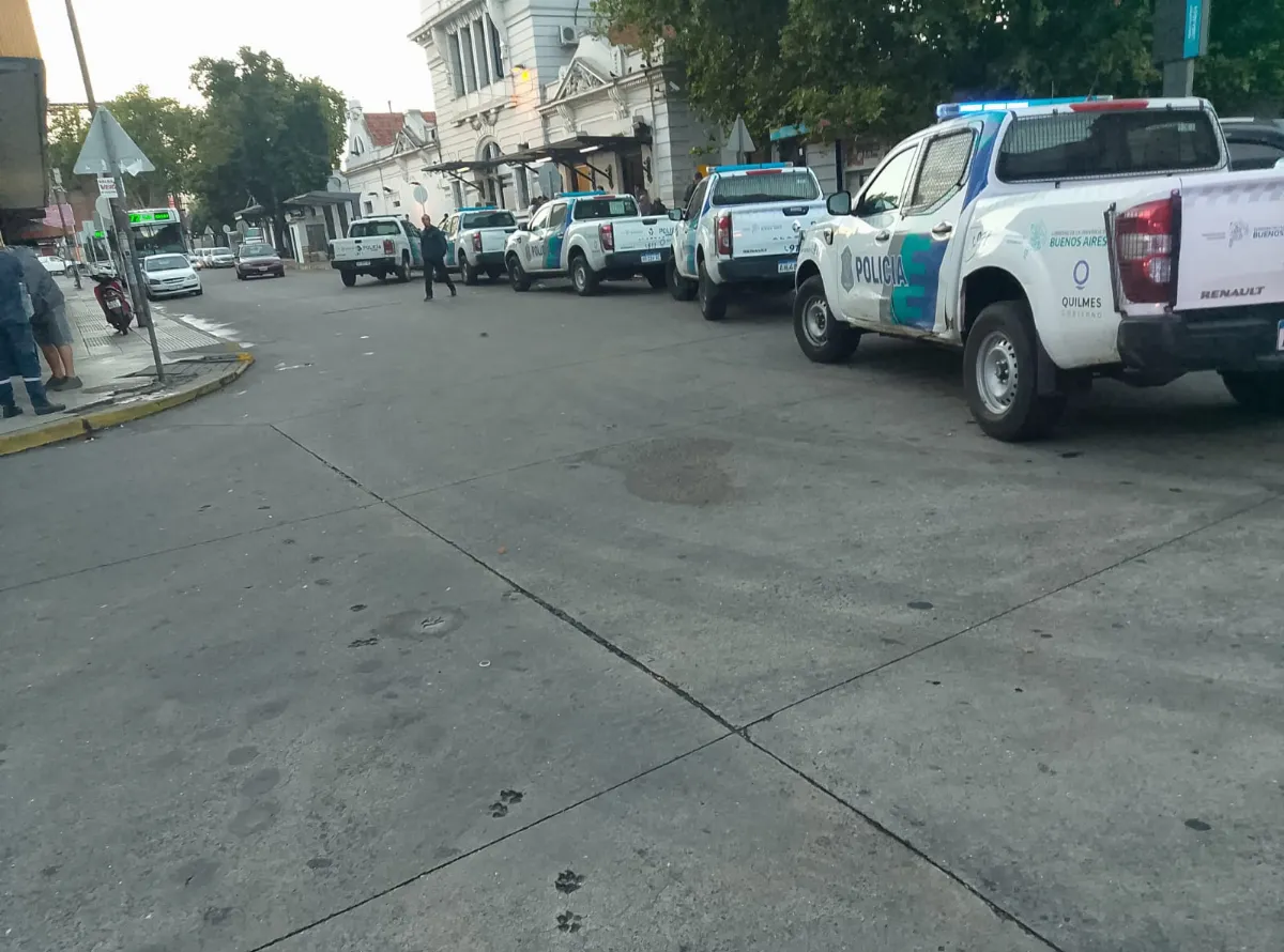 Pelea en la estación de Quilmes terminó con un hombre apuñalado y tres detenidos