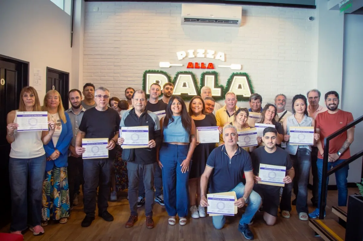 Entregaron habilitaciones y certificados de aptitud ambiental a una docena de comercios