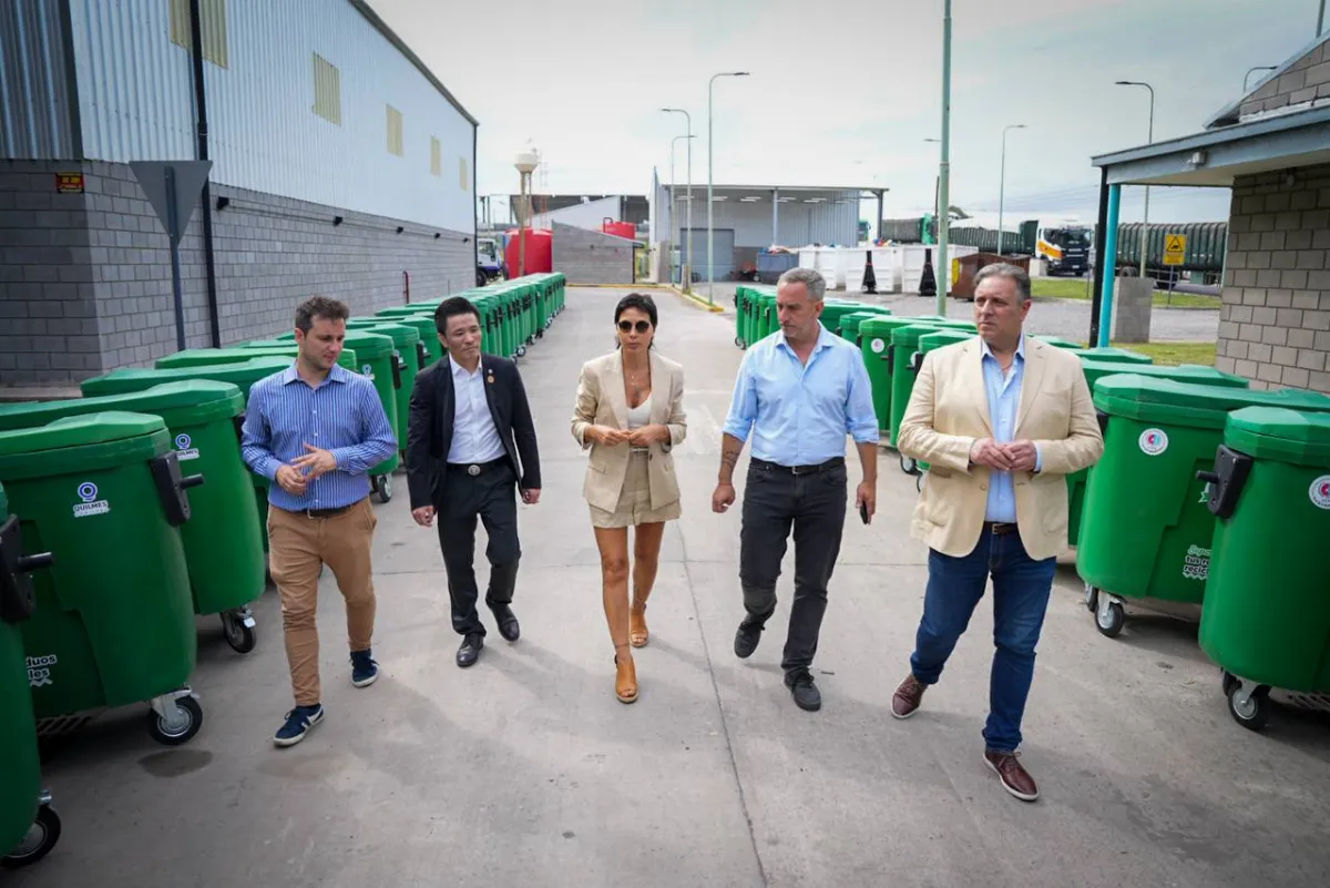 Instalarán contenedores de residuos reciclables en supermercados chinos de Quilmes
