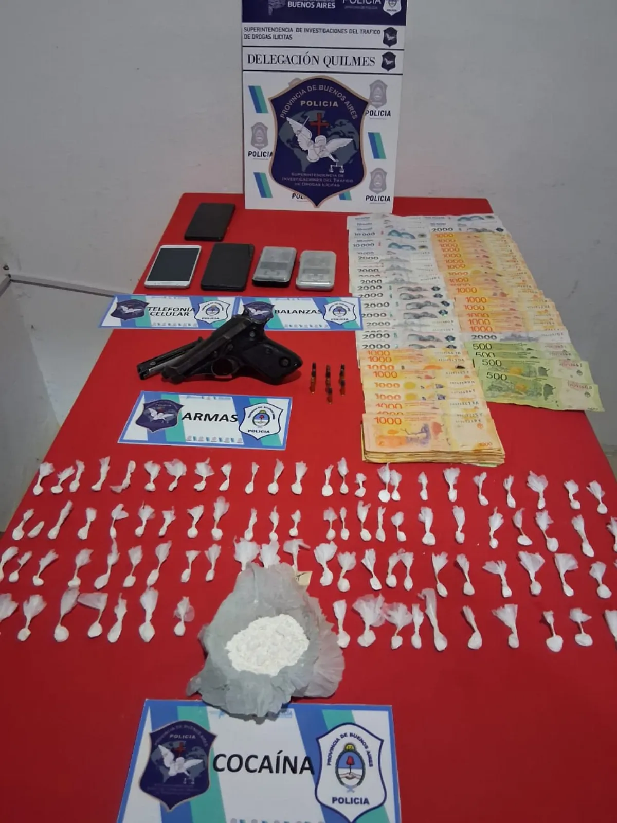 Secuestran cocaína y armamento ilegal en un operativo en el barrio El Monte