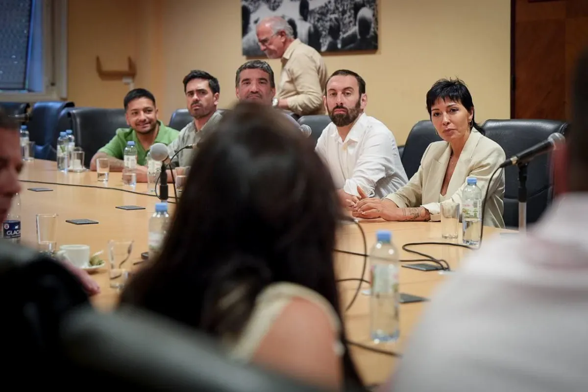 Mayra Mendoza se reunió con la CGT y confirmó su apoyo a la movilización contra la reforma laboral