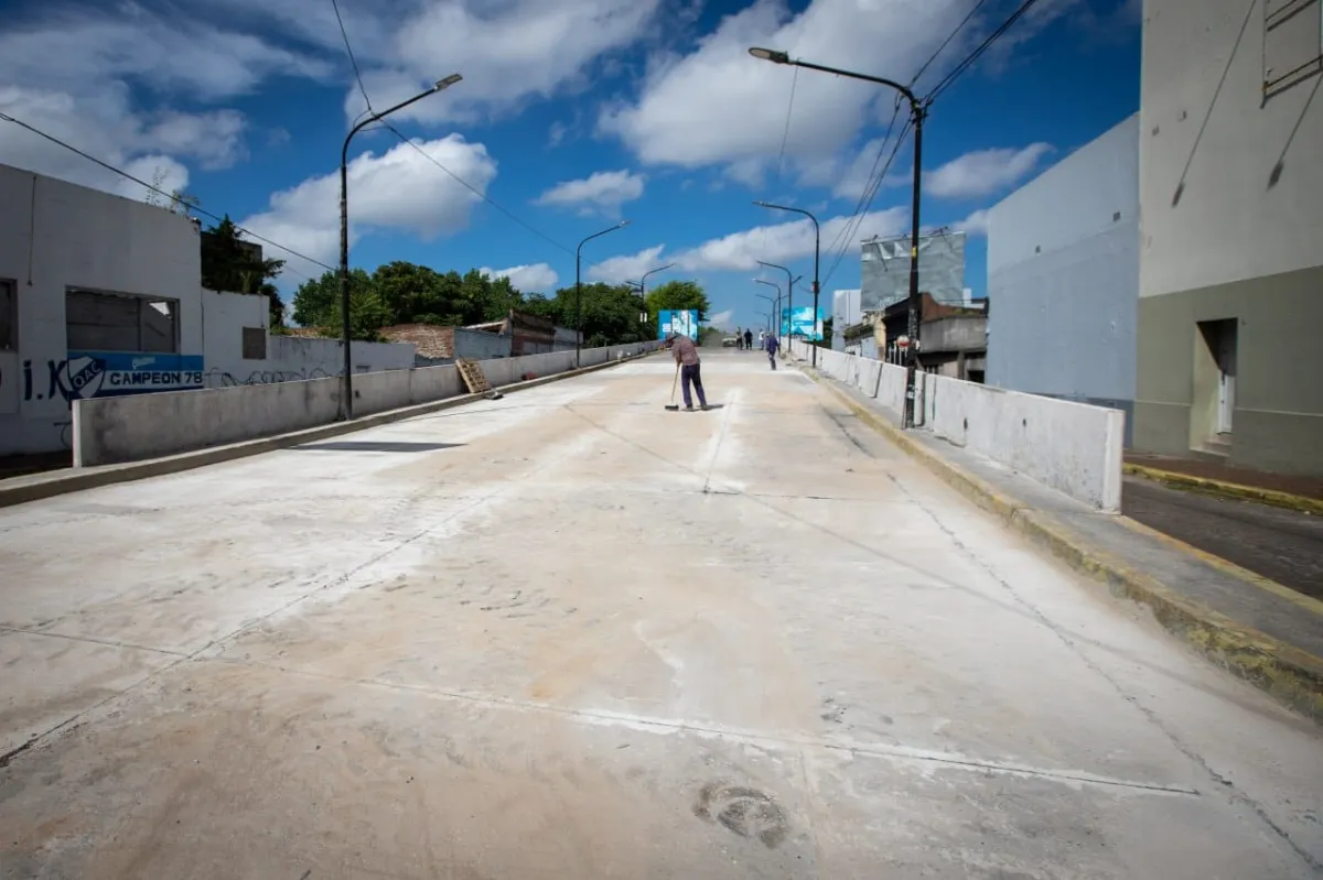 El Municipio acelera los trabajos para reabrir el puente 14 de Agosto antes de Navidad