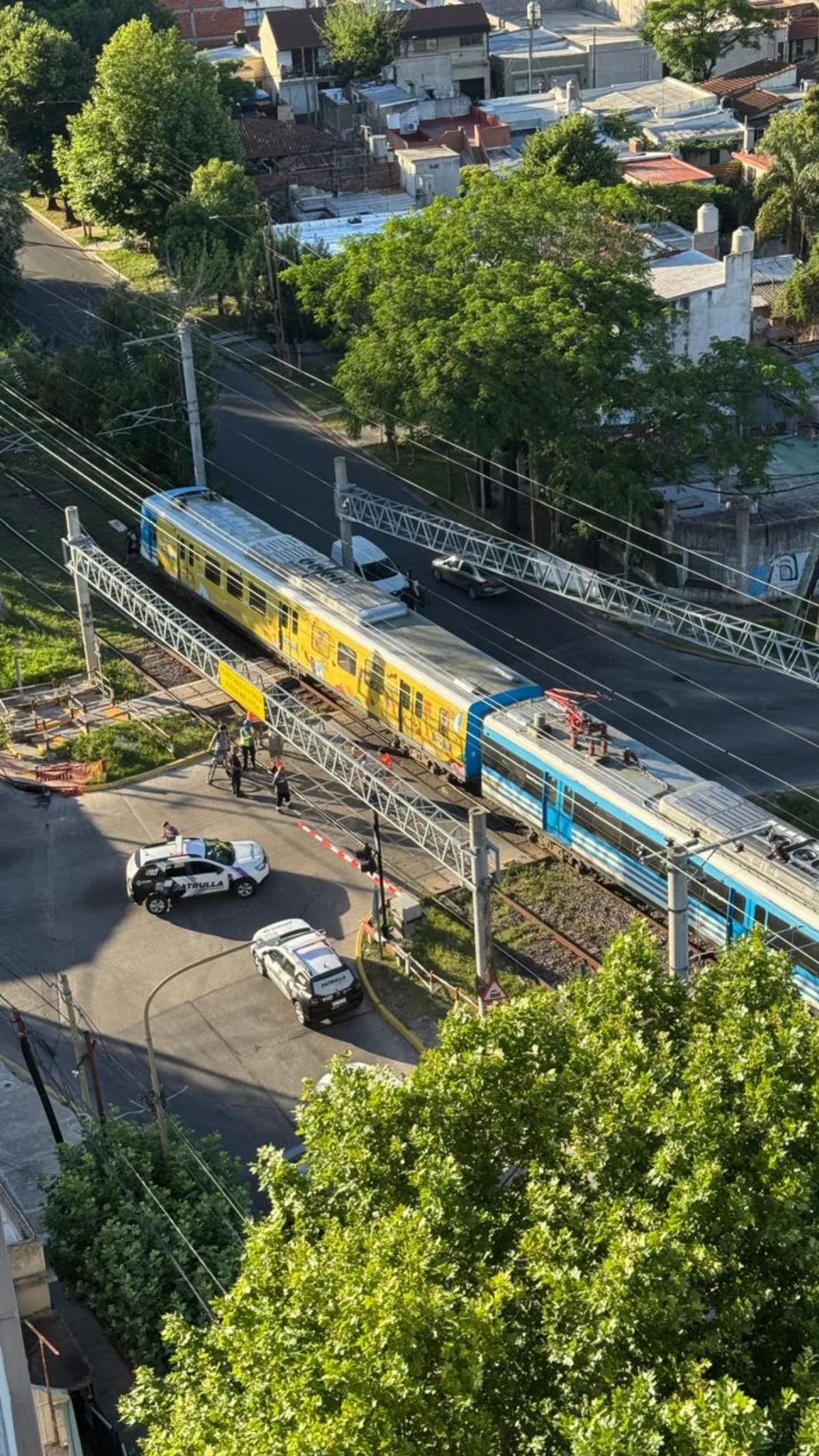 Ciclista fue embestido por una formación del Tren Roca y huyó del lugar