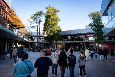 Centros comerciales apuestan a descuentos y promociones para impulsar las compras navideñas