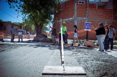 Avanzan las tareas de pavimentación en hormigón y obra hidráulica en barrios de Solano
