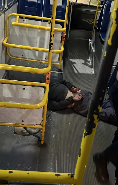 De película: agredió al chofer y se fugó con un colectivo en Quilmes Oeste