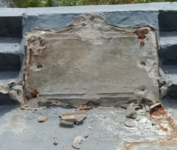 Indignante robo: Se llevaron la placa que homenajea al Bombero Sánchez