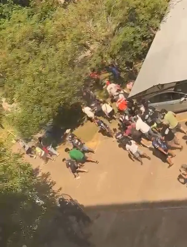 Otra jornada con incidentes: Trapitos se enfrentaron con la Policía en el palacio municipal