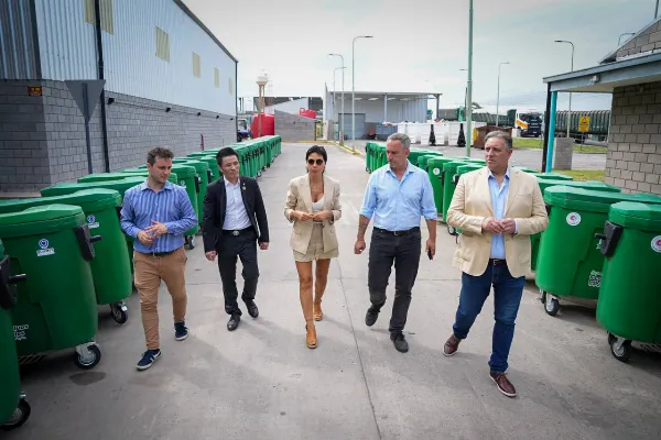 Instalarán contenedores de residuos reciclables en supermercados chinos de Quilmes