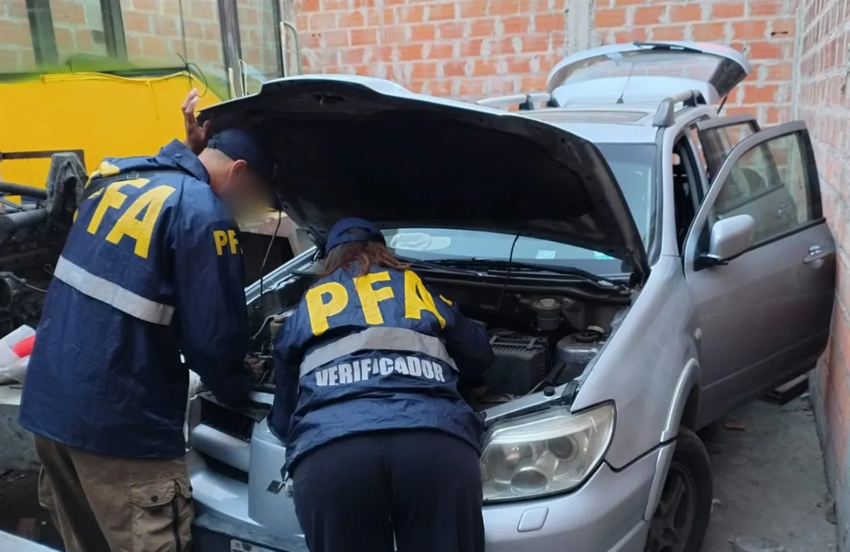 Detienen a un hombre que vendía autos robados en Villa La Florida