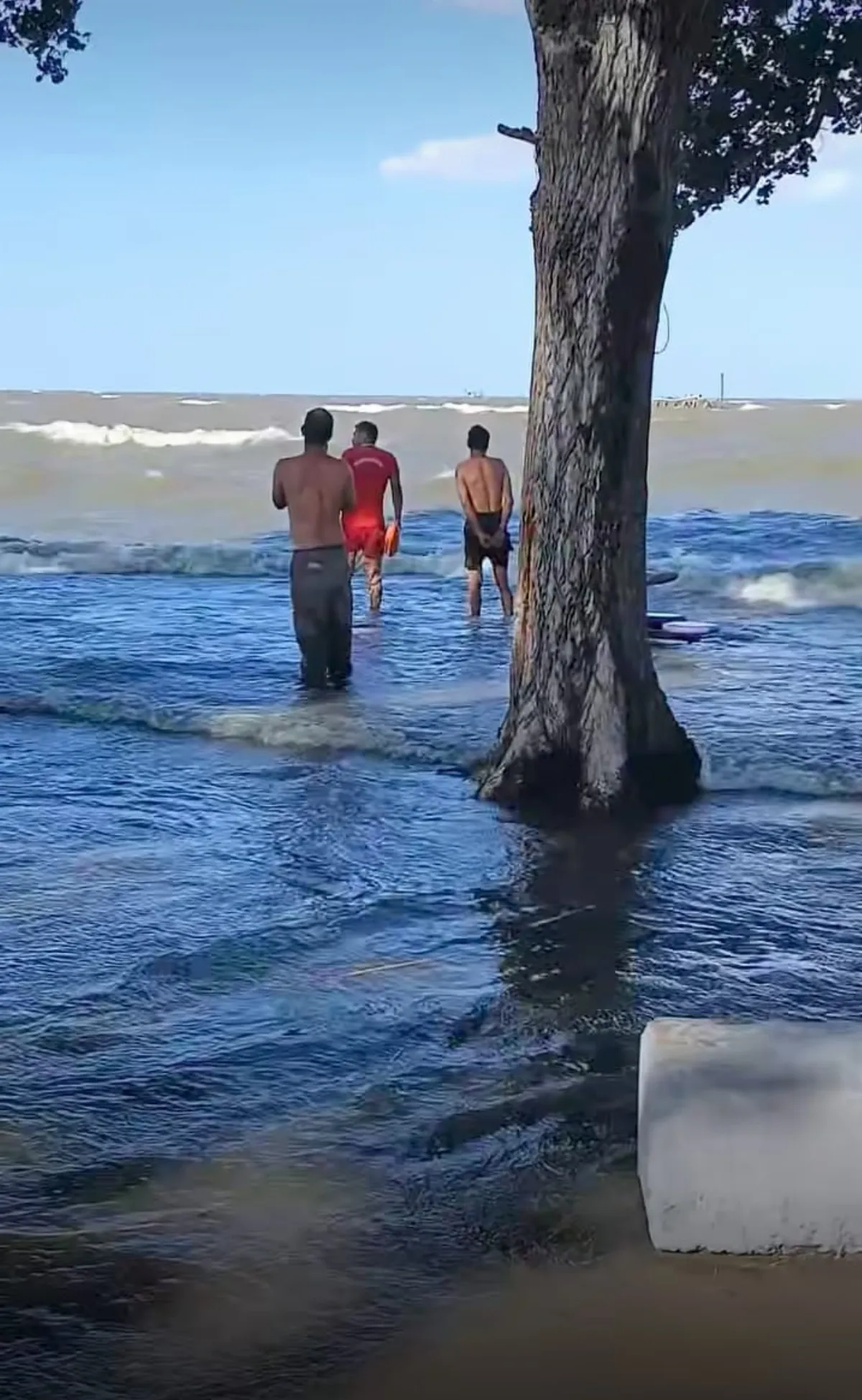 Sudestada en La Ribera provocó anegamientos y un guardavidas herido