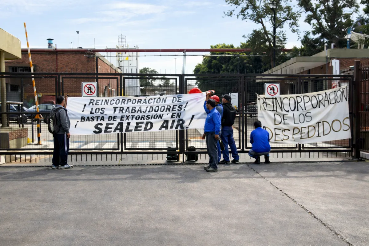 Paro y manifestación en Sealed Air Quilmes tras confirmarse 65 despidos