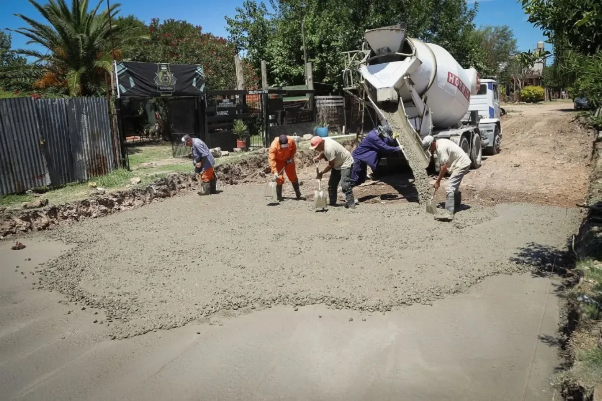 Continúan las obras de pavimentación en La Cañada y Kolynos