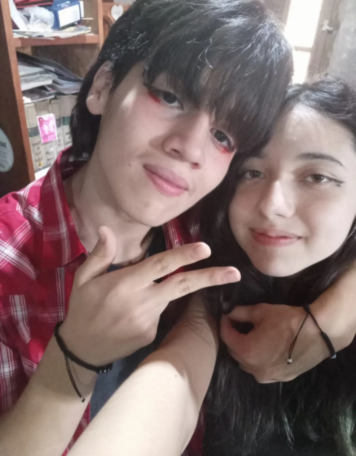 Intensa búsqueda de dos adolescentes que huyeron de sus hogares