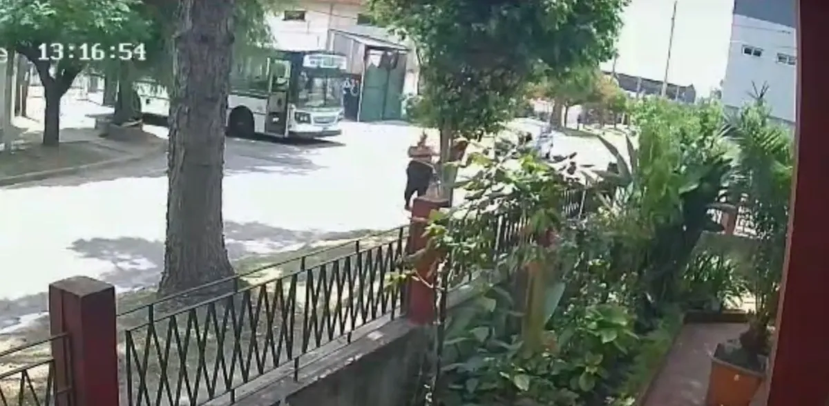 [VIDEO] Violento accidente en Solano: una mujer fue atropellada tras un choque