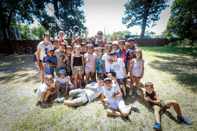 Mayra Mendoza recorrió una escuela donde funciona el programa "Escuelas Abiertas en Verano"