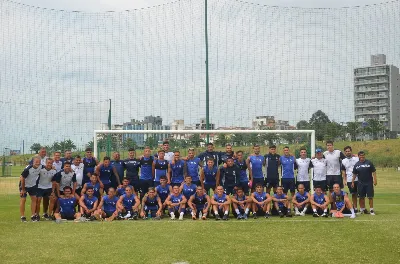 “El Cervecero” presenta la camiseta y el plantel de fútbol profesional 2026
