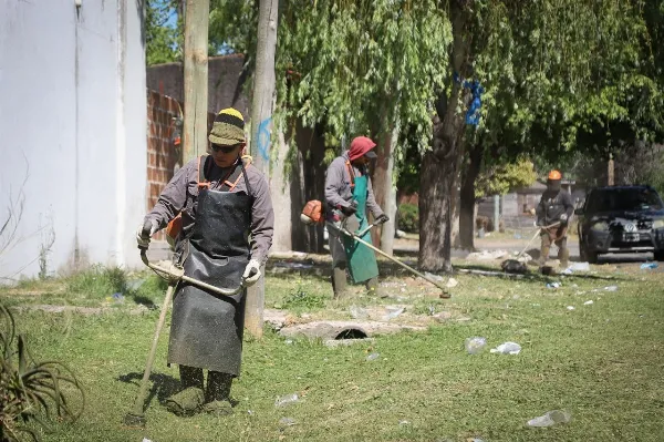 El Municipio realizó un nuevo operativo integral de limpieza en Ezpeleta Oeste