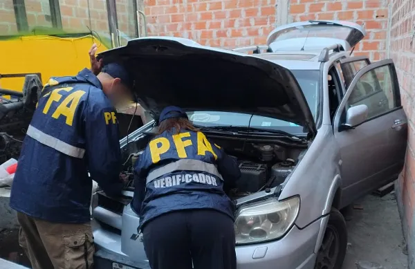 Detienen a un hombre que vendía autos robados en Villa La Florida