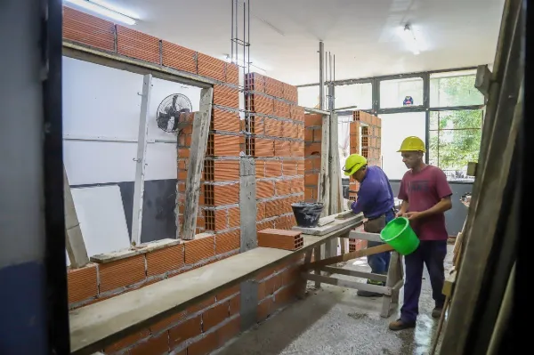 Continúan las obras en las escuelas durante las vacaciones